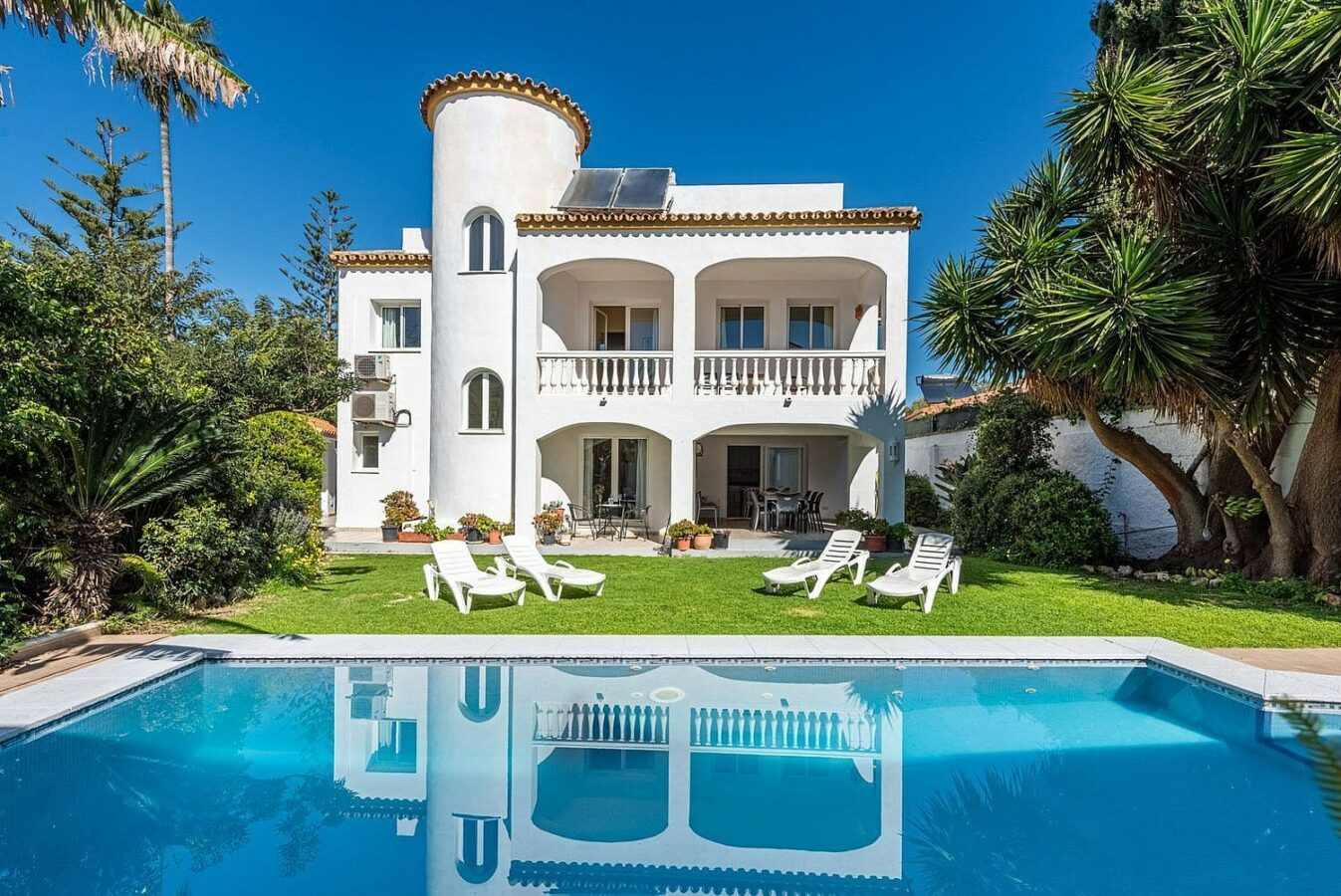 Beachside villa 100 m from the sea with roof terrace and pool Linda Vista Baja San Pedro 1 Beachside villa 100 m from the sea with roof terrace and pool Linda Vista Baja San Pedro