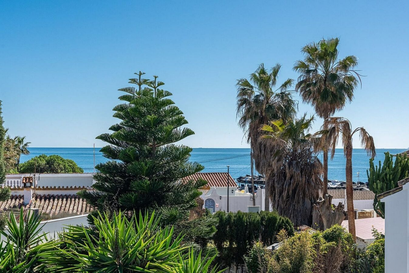 Beachside villa 100 m from the sea with roof terrace and pool Linda Vista Baja San Pedro