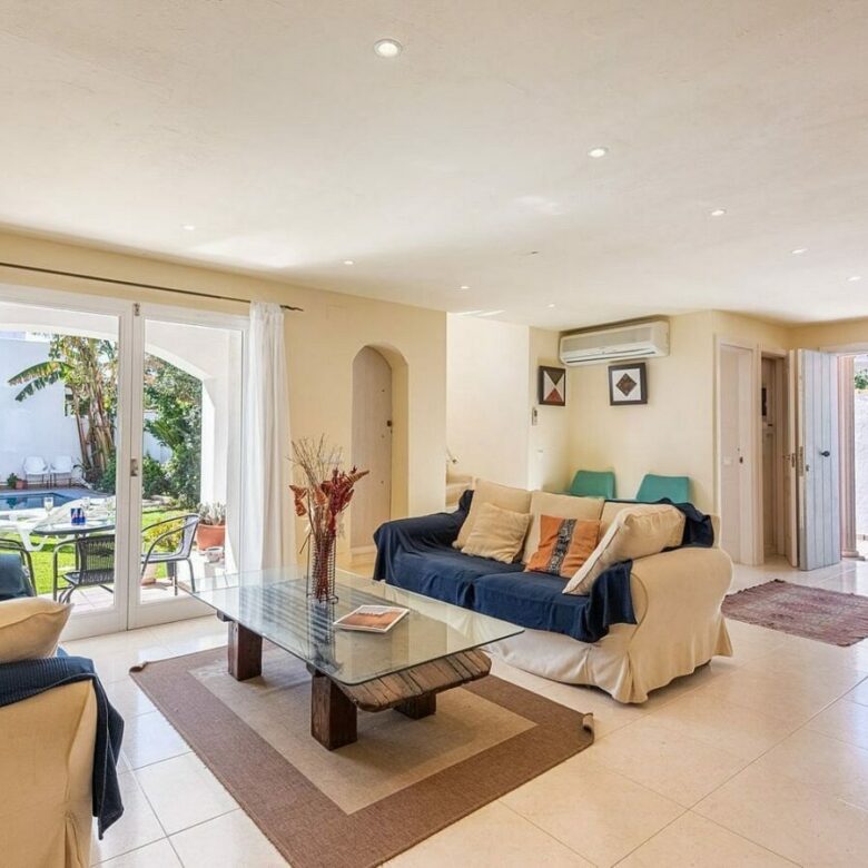 Beachside villa 100 m from the sea with roof terrace and pool Linda Vista Baja San Pedro