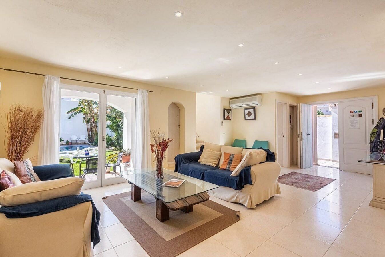 Beachside villa 100 m from the sea with roof terrace and pool Linda Vista Baja San Pedro