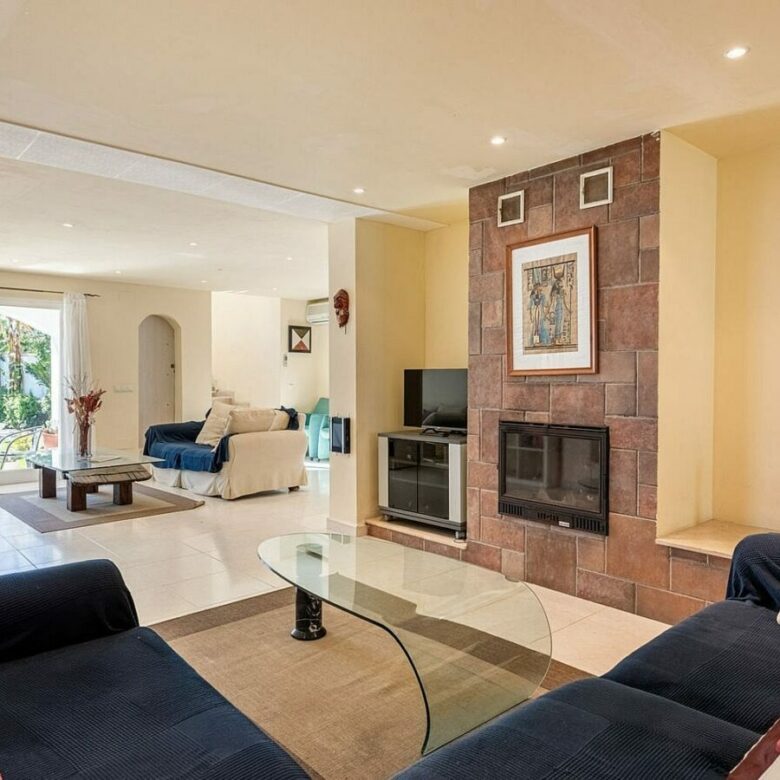 Beachside villa 100 m from the sea with roof terrace and pool Linda Vista Baja San Pedro