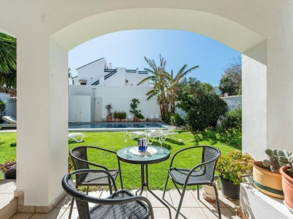 Beachside villa 100 m from the sea with roof terrace and pool Linda Vista Baja San Pedro