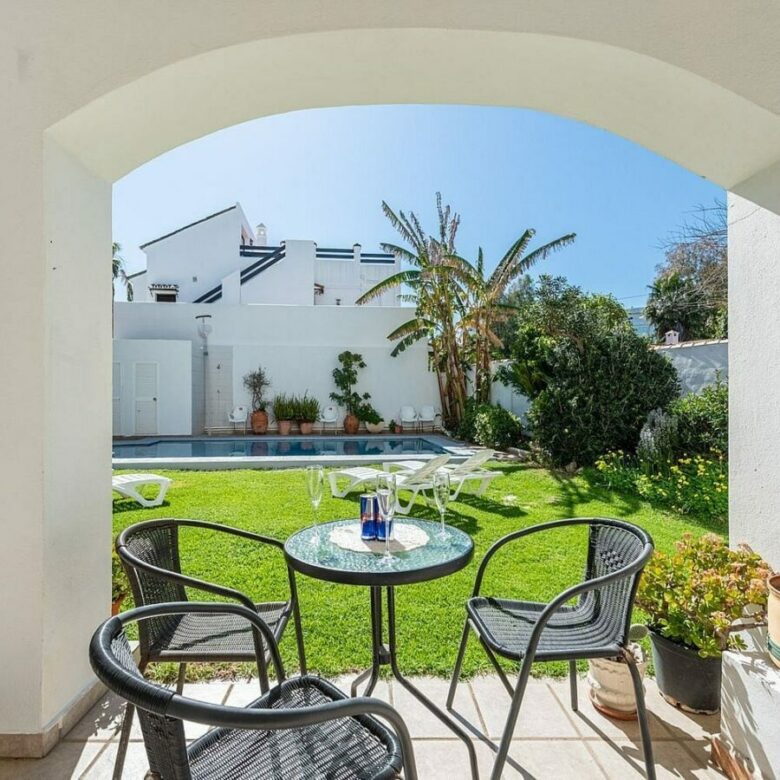 Beachside villa 100 m from the sea with roof terrace and pool Linda Vista Baja San Pedro