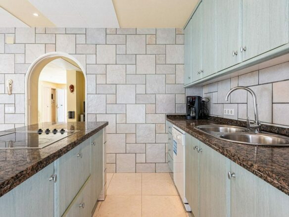 Beachside villa 100 m from the sea with roof terrace and pool Linda Vista Baja San Pedro