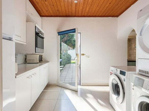 Beachside villa 100 m from the sea with roof terrace and pool Linda Vista Baja San Pedro