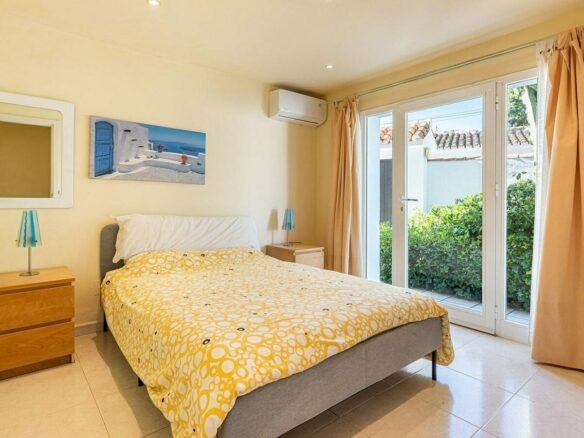 Beachside villa 100 m from the sea with roof terrace and pool Linda Vista Baja San Pedro