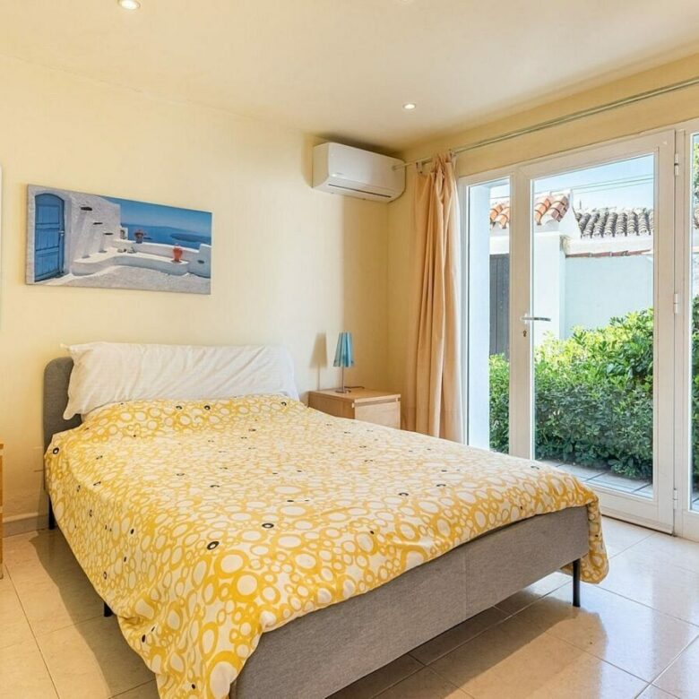 Beachside villa 100 m from the sea with roof terrace and pool Linda Vista Baja San Pedro