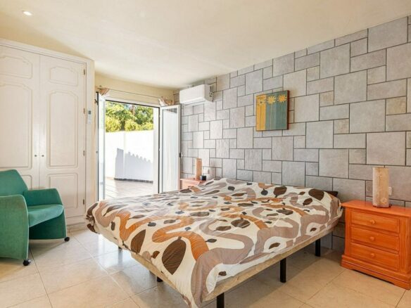 Beachside villa 100 m from the sea with roof terrace and pool Linda Vista Baja San Pedro