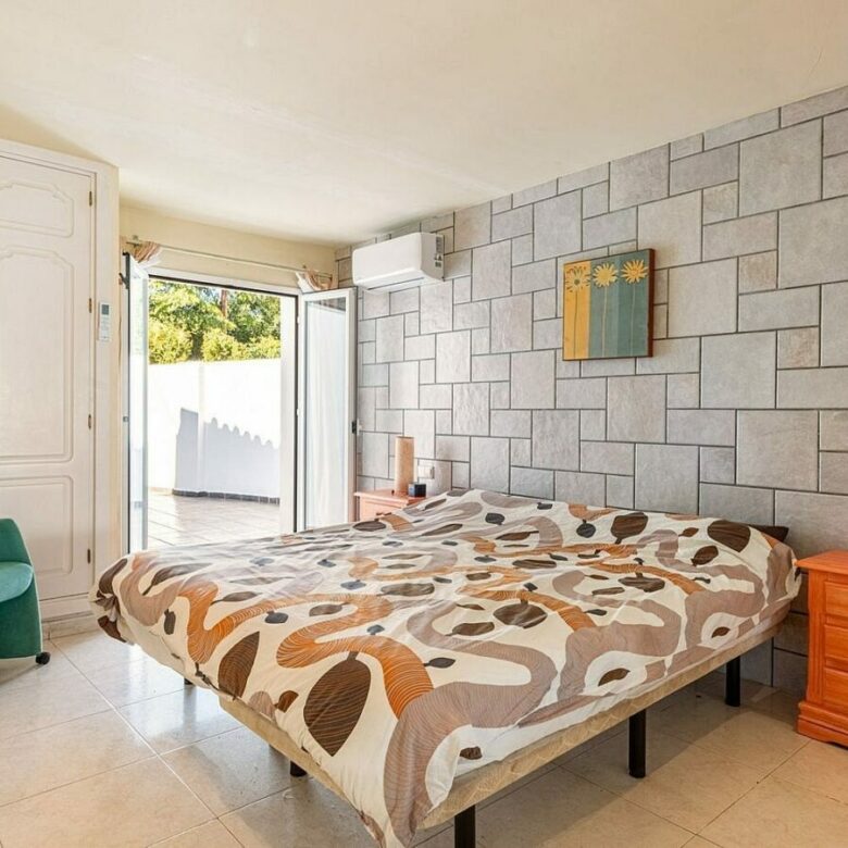 Beachside villa 100 m from the sea with roof terrace and pool Linda Vista Baja San Pedro