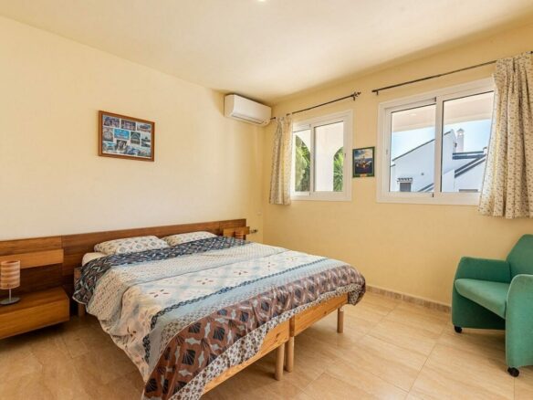 Beachside villa 100 m from the sea with roof terrace and pool Linda Vista Baja San Pedro