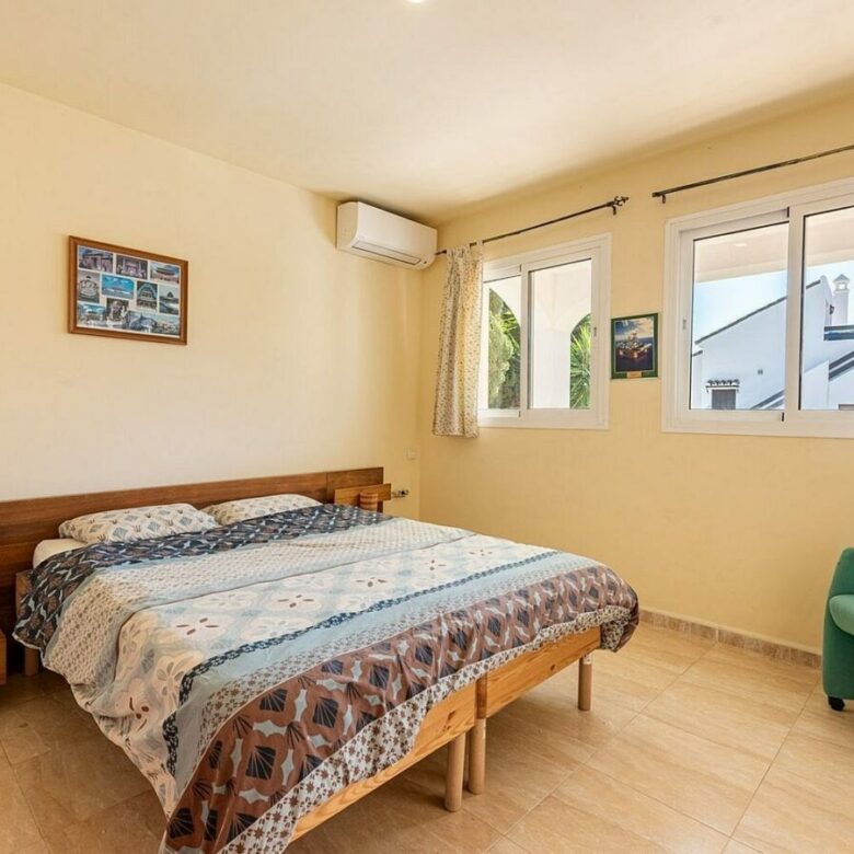 Beachside villa 100 m from the sea with roof terrace and pool Linda Vista Baja San Pedro