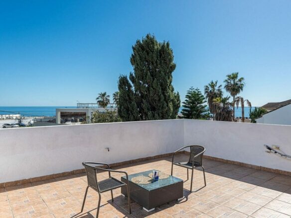 Beachside villa 100 m from the sea with roof terrace and pool Linda Vista Baja San Pedro