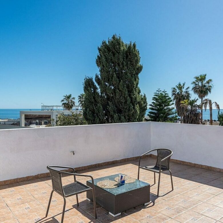 Beachside villa 100 m from the sea with roof terrace and pool Linda Vista Baja San Pedro