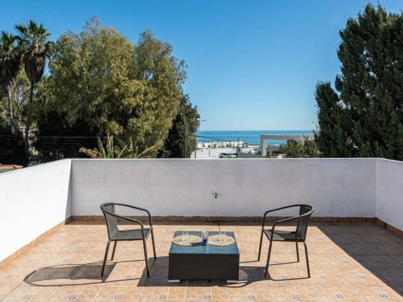 Beachside villa 100 m from the sea with roof terrace and pool Linda Vista Baja San Pedro