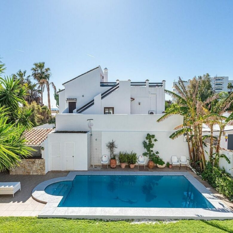 Beachside villa 100 m from the sea with roof terrace and pool Linda Vista Baja San Pedro