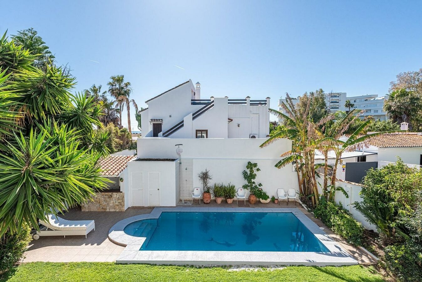 Beachside villa 100 m from the sea with roof terrace and pool Linda Vista Baja San Pedro