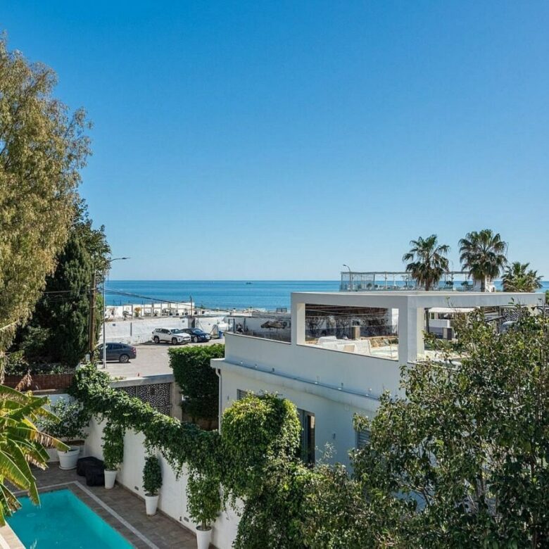Beachside villa 100 m from the sea with roof terrace and pool Linda Vista Baja San Pedro