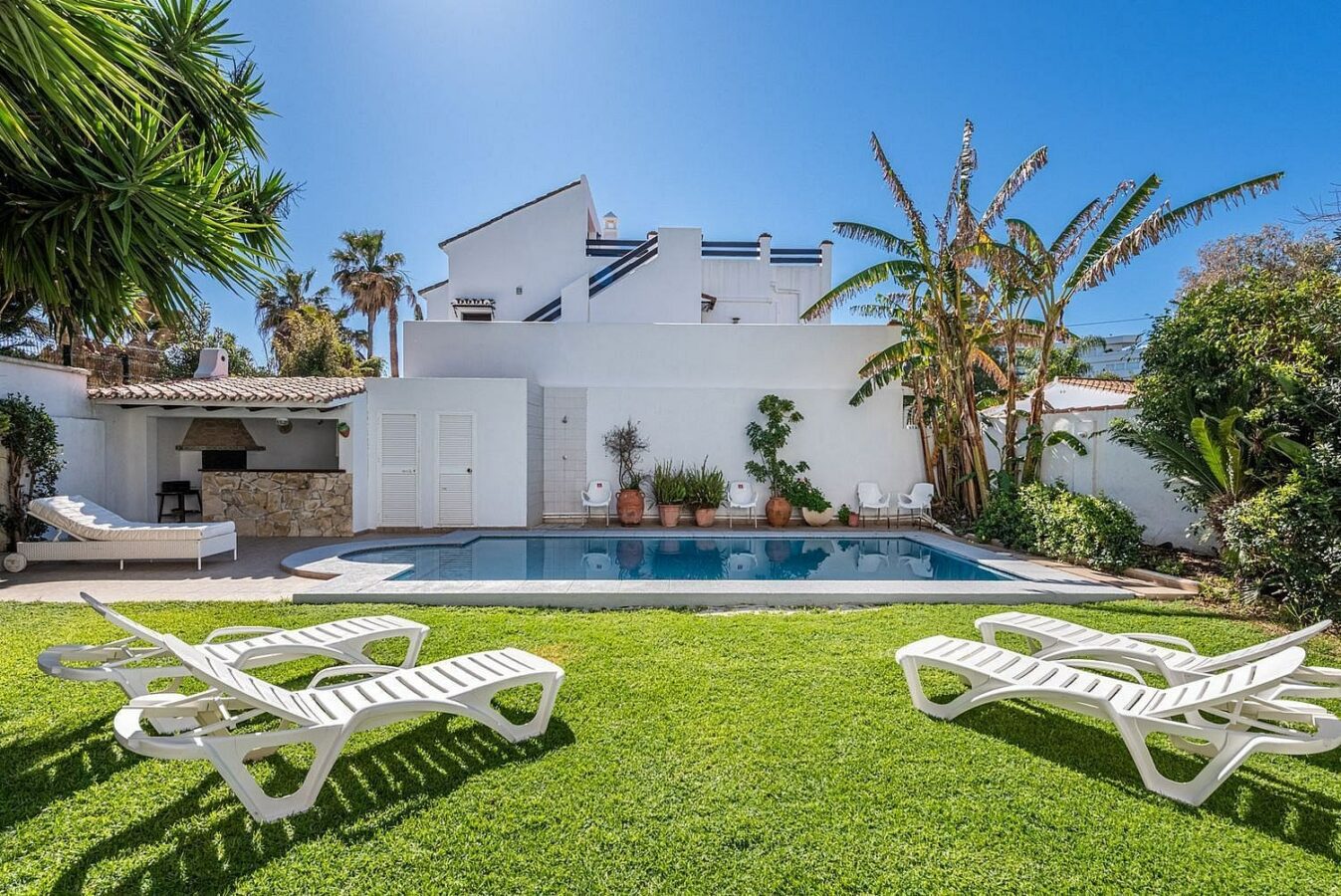 Beachside villa 100 m from the sea with roof terrace and pool Linda Vista Baja San Pedro