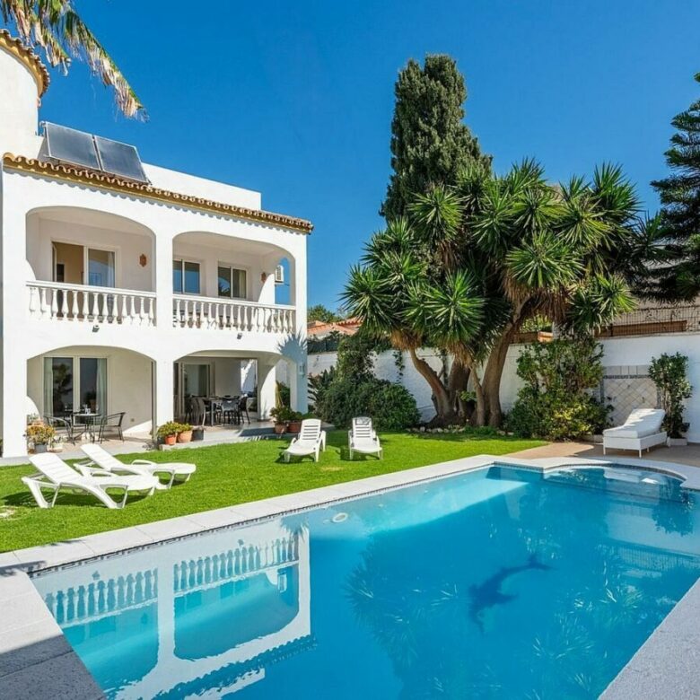 Beachside villa 100 m from the sea with roof terrace and pool Linda Vista Baja San Pedro