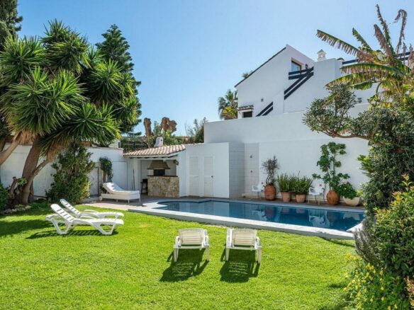 Beachside villa 100 m from the sea with roof terrace and pool Linda Vista Baja San Pedro