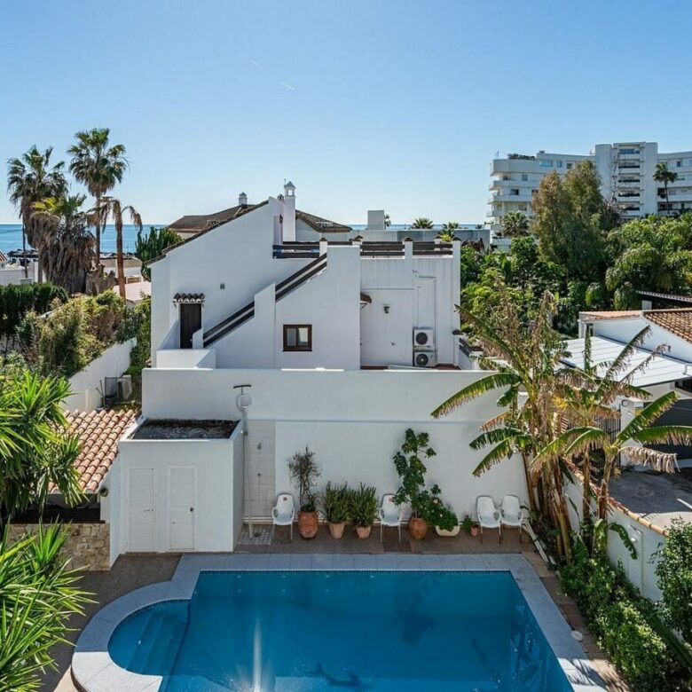 Beachside villa 100 m from the sea with roof terrace and pool Linda Vista Baja San Pedro