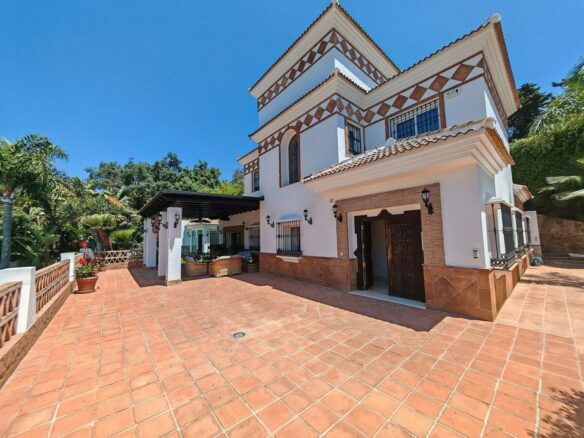 Spacious south-west facing villa with pool steps from the beach in Elviria, Marbella