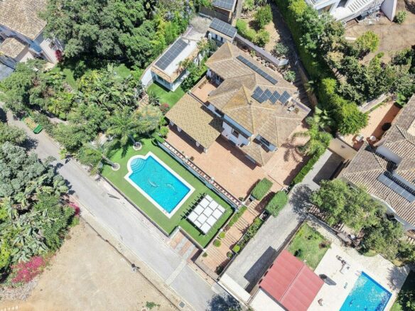 Spacious south-west facing villa with pool steps from the beach in Elviria, Marbella