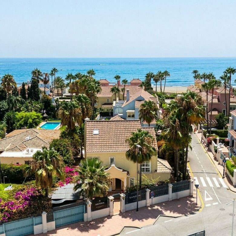 FOR SALE 🏡 Beachside Villa with Renovation Project – Cortijo Blanco, San Pedro 🇪🇸