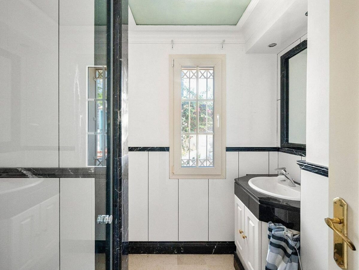 Beachside villa with renovation project Cortijo Blanco San Pedro de Alcantara