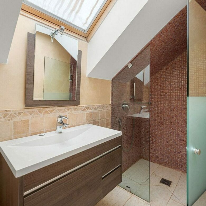 Beachside villa with renovation project Cortijo Blanco San Pedro de Alcantara