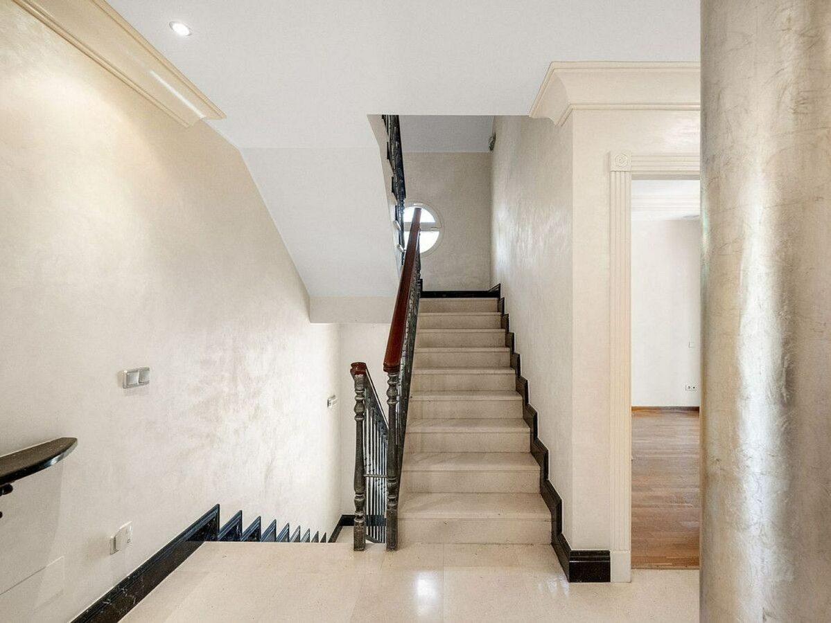 Beachside villa with renovation project Cortijo Blanco San Pedro de Alcantara