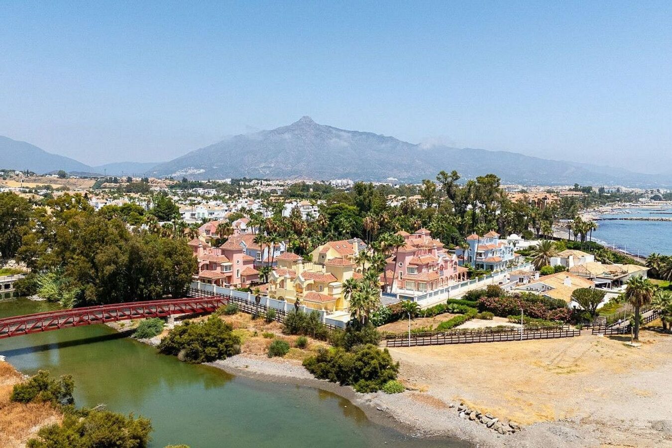 Beachside villa with renovation project Cortijo Blanco San Pedro de Alcantara