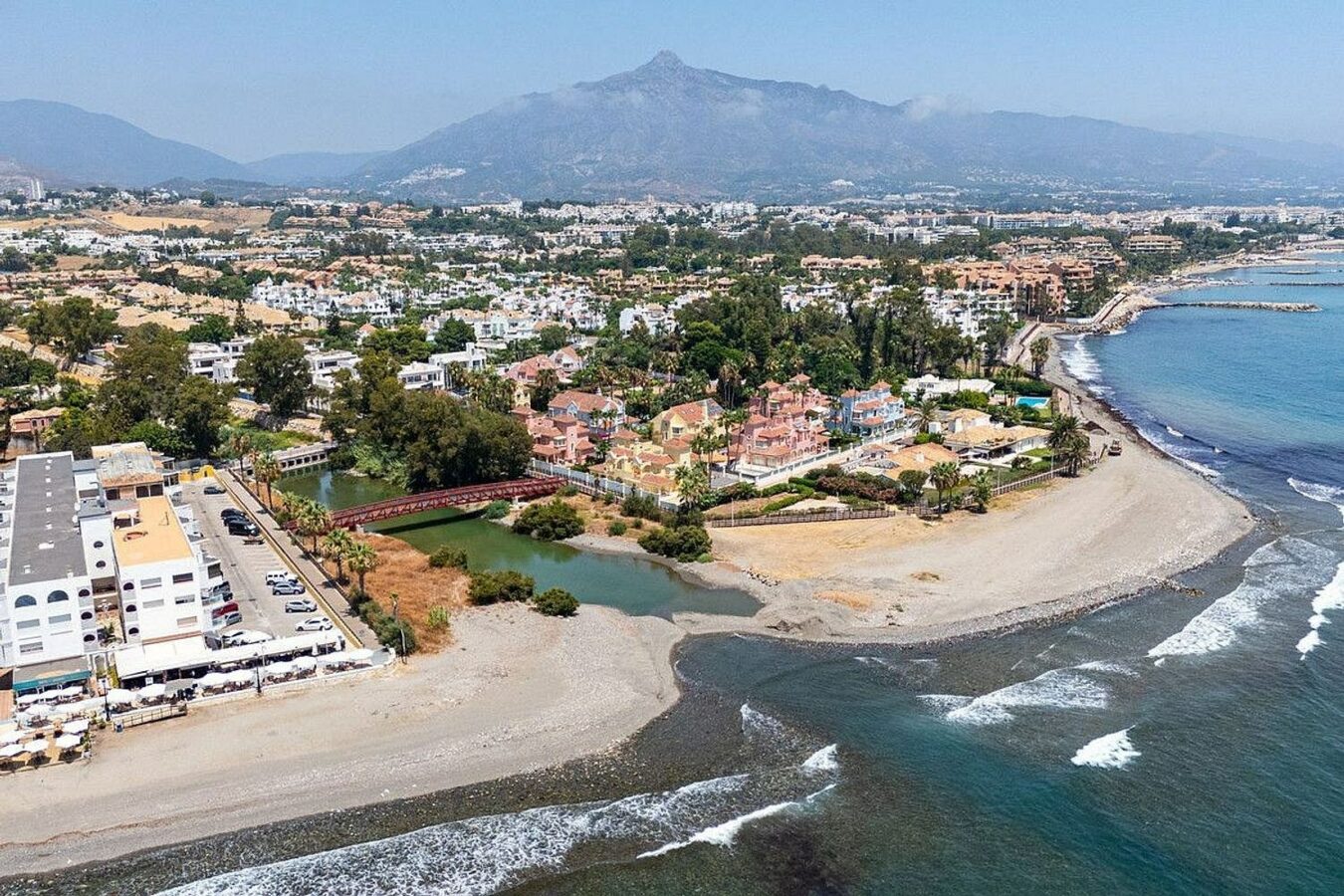 Beachside villa with renovation project Cortijo Blanco San Pedro de Alcantara