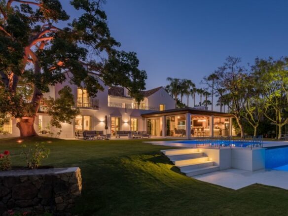 Contemporary Marbella Villa for Sale in La Cerquilla