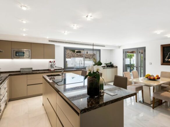 Contemporary Marbella Villa for Sale in La Cerquilla
