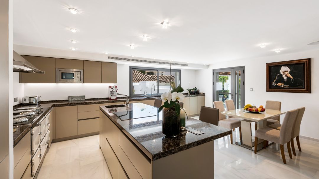 Contemporary Marbella Villa for Sale in La Cerquilla
