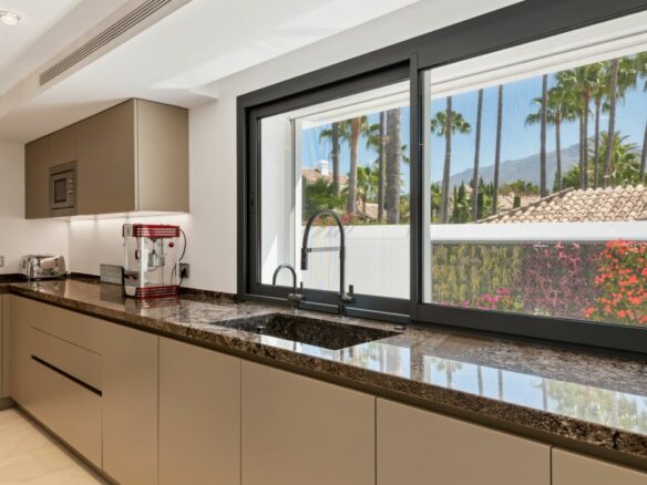 Contemporary Marbella Villa for Sale in La Cerquilla