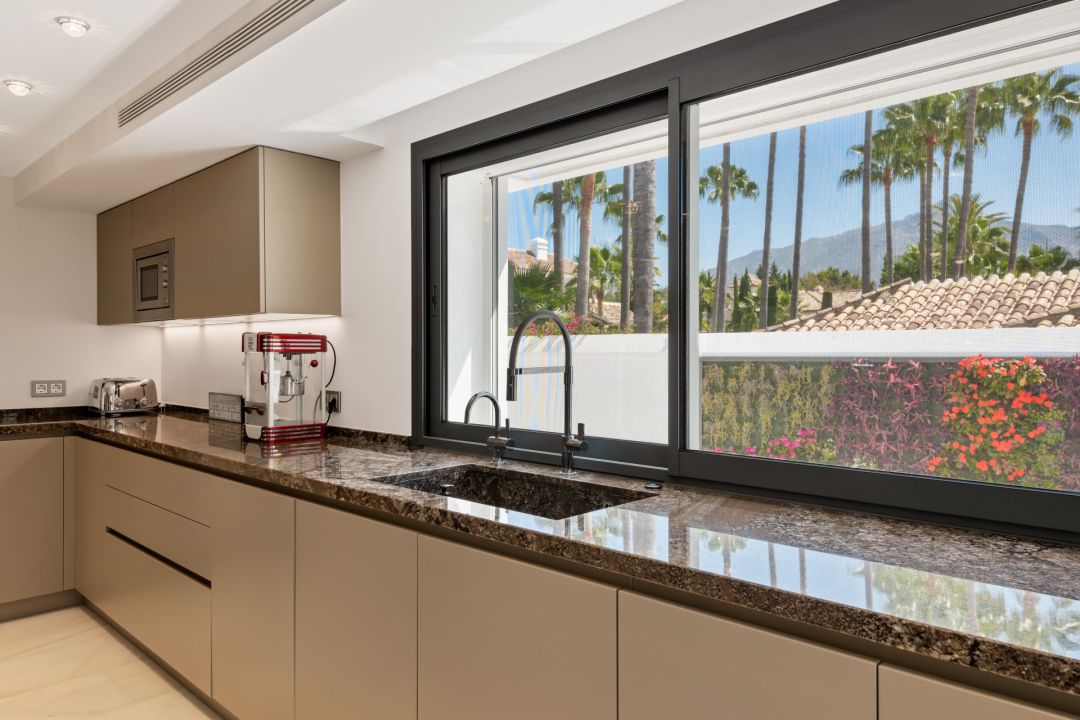 Contemporary Marbella Villa for Sale in La Cerquilla