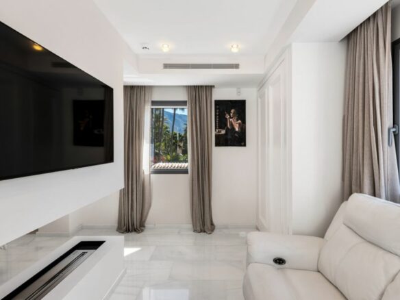 Contemporary Marbella Villa for Sale in La Cerquilla