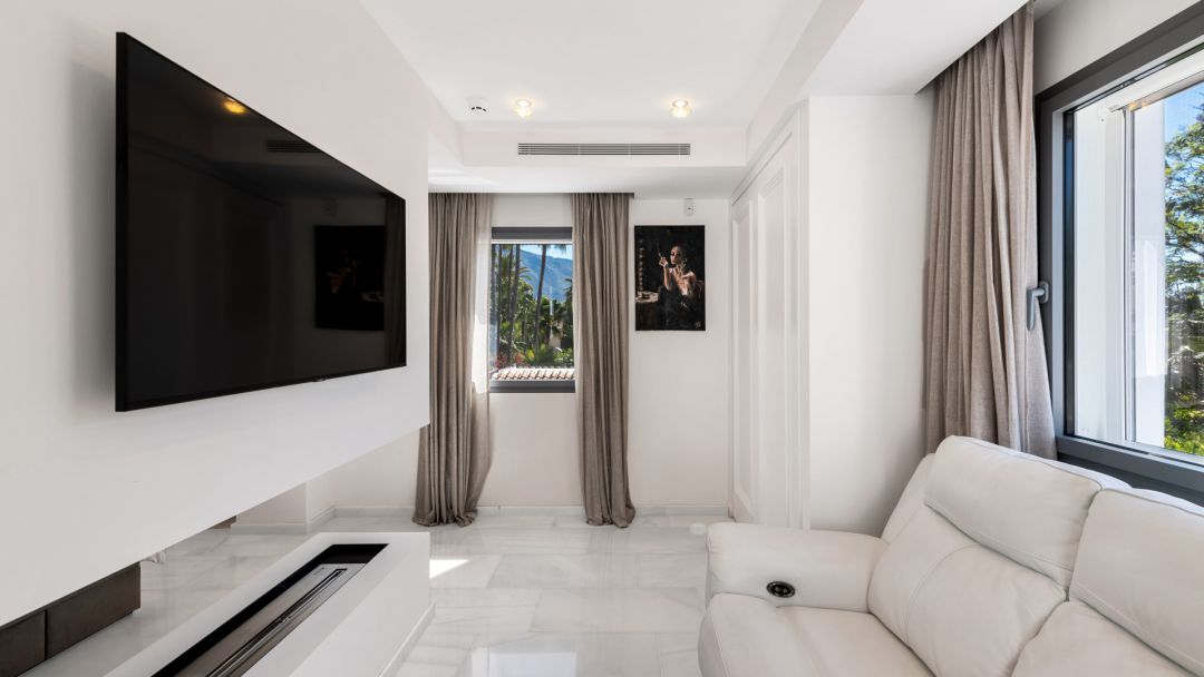 Contemporary Marbella Villa for Sale in La Cerquilla