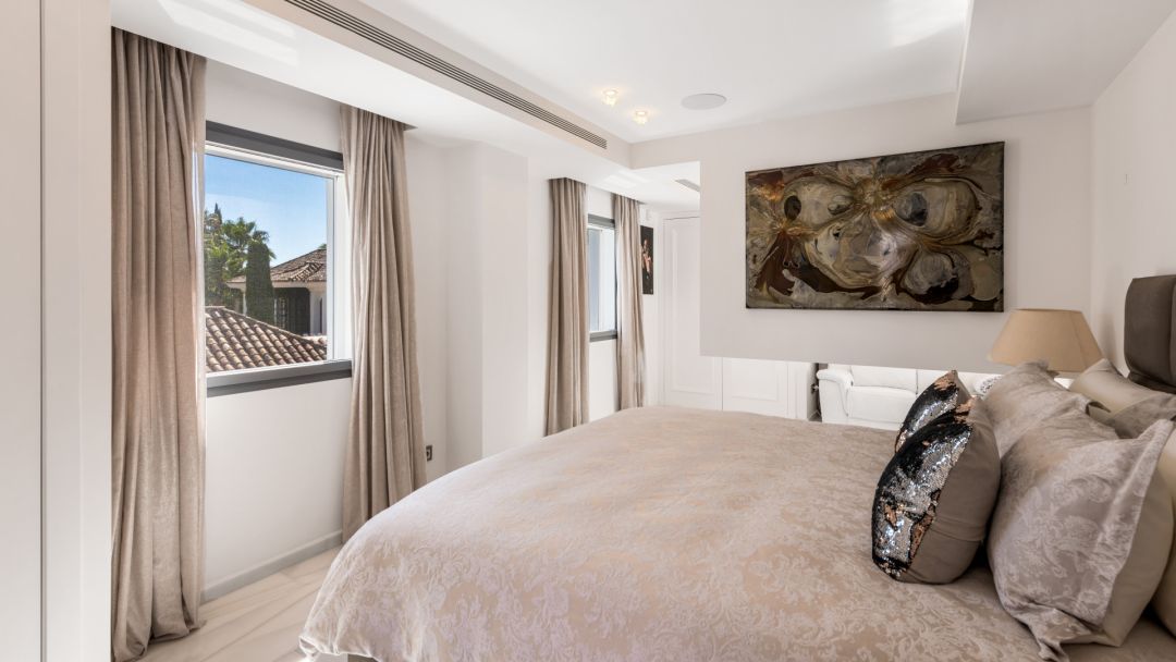Contemporary Marbella Villa for Sale in La Cerquilla