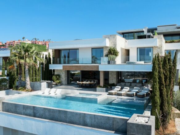 FOR SALE 🇪🇸✨ Villa · El Herrojo · The Hills · La Quinta · Benahavís