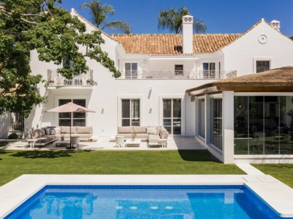 Contemporary Marbella Villa for Sale in La Cerquilla