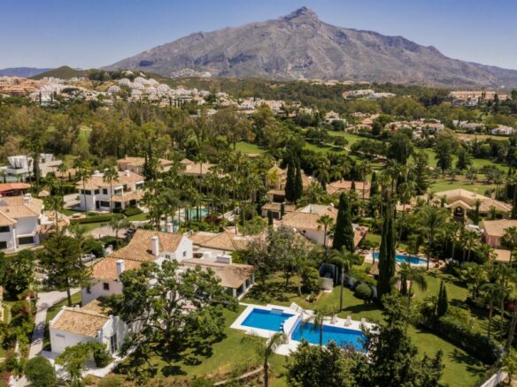 Contemporary Marbella Villa for Sale in La Cerquilla