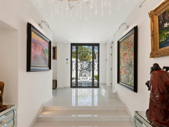 Contemporary Marbella Villa for Sale in La Cerquilla