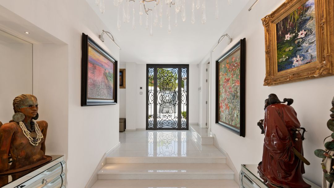 Contemporary Marbella Villa for Sale in La Cerquilla