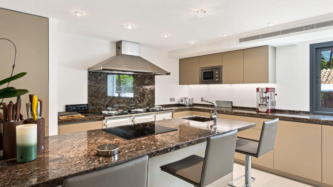 Contemporary Marbella Villa for Sale in La Cerquilla