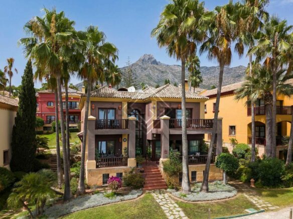 FOR SALE 🏡 Frontline Villa with Panoramic Sea Views – Capellanía Hill Club, Golden Mile, Marbella