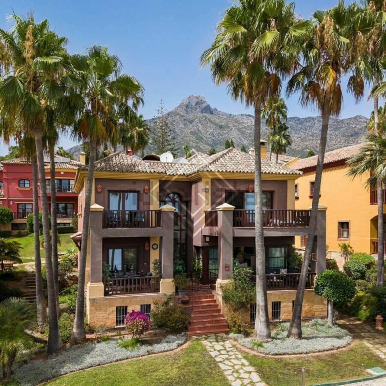 FOR SALE 🏡 Frontline Villa with Panoramic Sea Views – Capellanía Hill Club, Golden Mile, Marbella