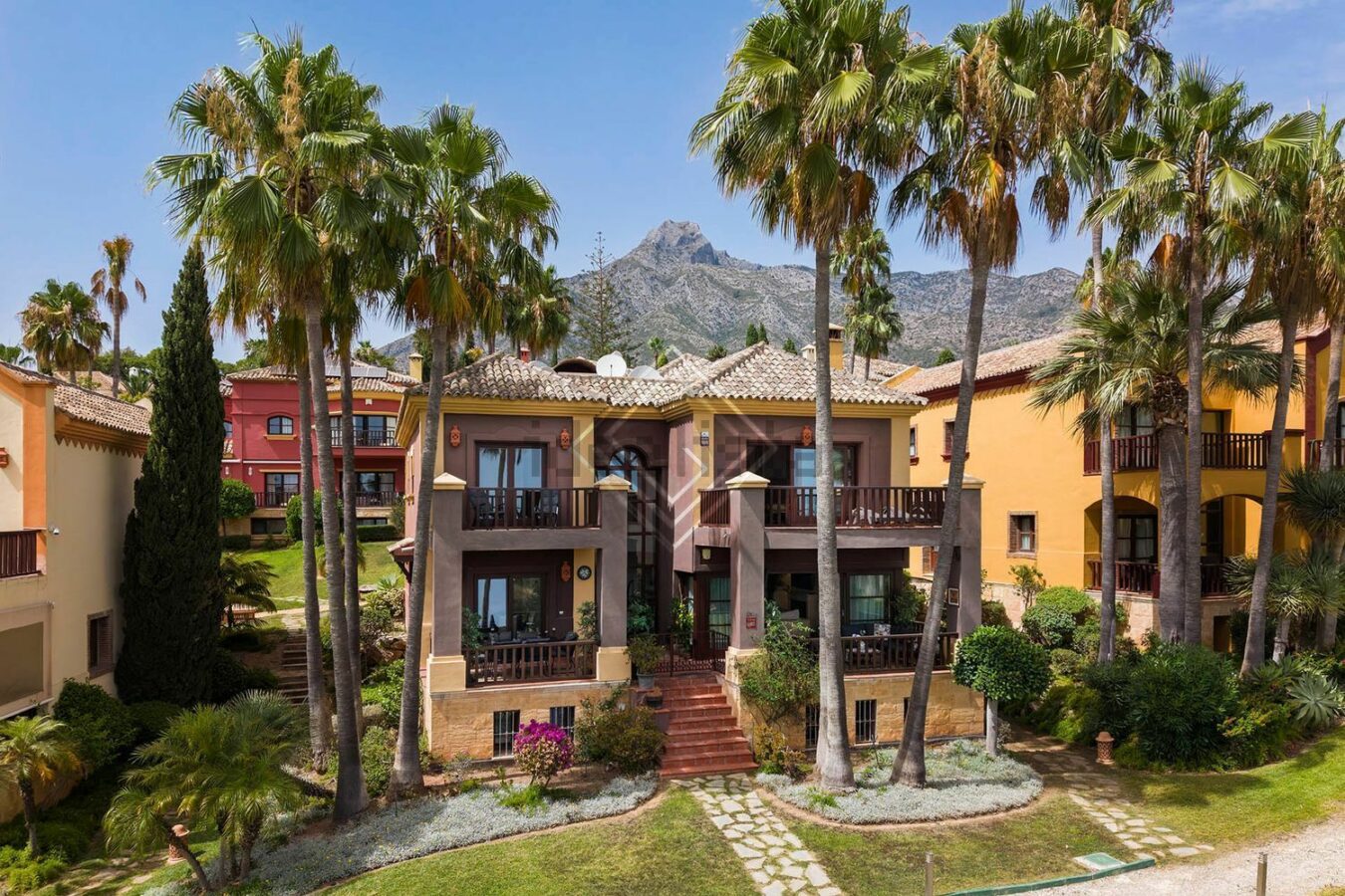 FOR SALE 🏡 Frontline Villa with Panoramic Sea Views – Capellanía Hill Club, Golden Mile, Marbella